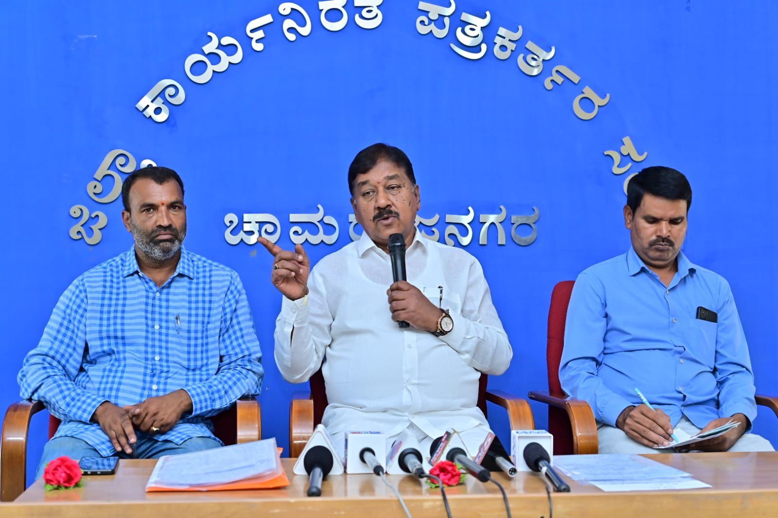 ಚಾಮರಾಜನಗರದಲ್ಲಿ ಮಾಜಿ ರಾಜ್ಯಪಾಲ ಬಿ.ರಾಚಯ್ಯ ದತ್ತಿನಿಧಿಗೆ 1.10ಲಕ್ಷ ನೀಡಿದ ಶಾಸಕ ಕೃಷ್ಣಮೂರ್ತಿ:ಕೆಯುಡಬ್ಲ್ಯೂಜೆ ಅಭಿನಂದನೆ