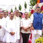 ಡಿ. ದೇವರಾಜು ಅರಸು ಪುಣ್ಯಸ್ಮರಣೆ: ಅರಸು ಪುತ್ಥಳಿಗೆ ಸಿಎಂ ಡಿಸಿಎಂ ಅವರಿಂದ  ಗೌರವ